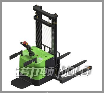 跨騎式電動(dòng)堆高車(chē)